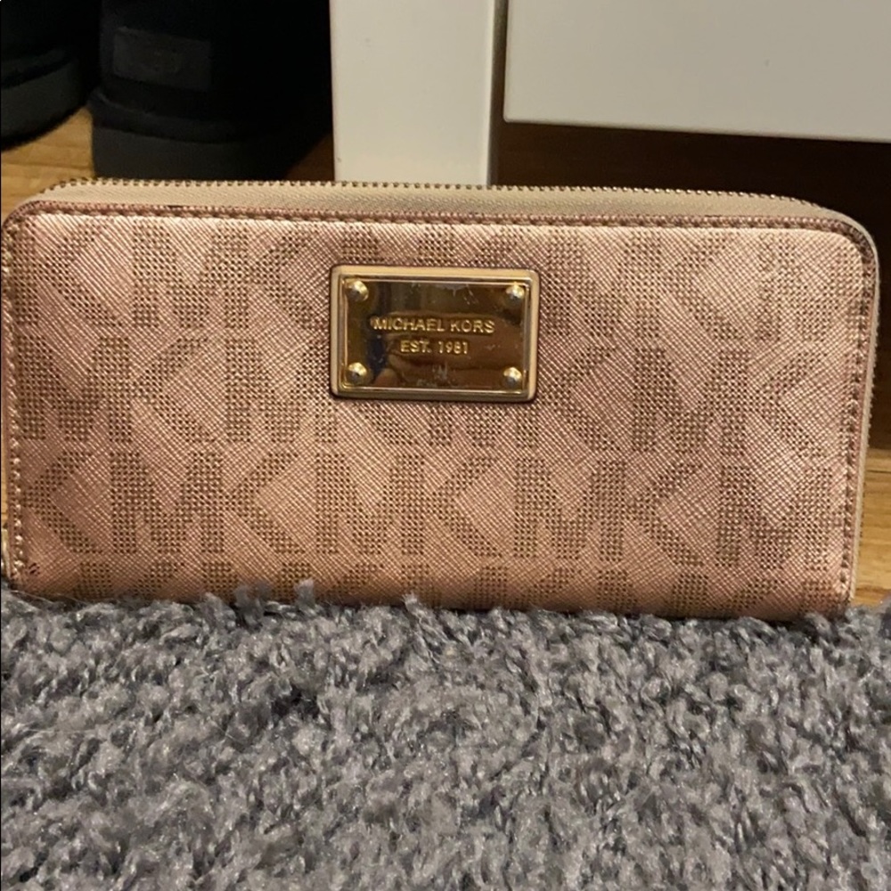 Michael Kors Rose Gold Wallet